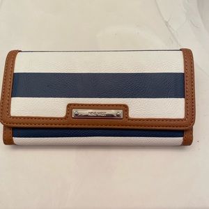 Nine West Clutch/Wallet